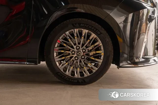 Lexus LM Second Generation 2024 Черный из Кореи, фото 4