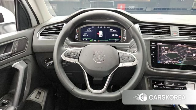 Volkswagen Tiguan second Generation 2022 Белый из Кореи, фото 4