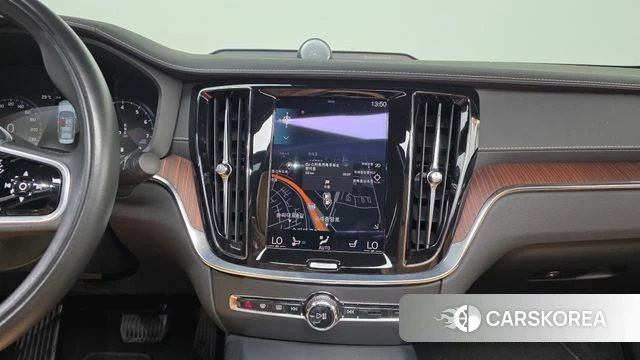 Volvo S60 3rd generation 2020 Белый из Кореи, фото 4