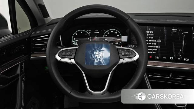 Volkswagen Touareg 3rd generation 2025 Черный из Кореи, фото 4