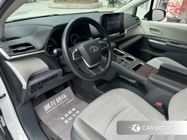 Toyota Saina 2023 Белый из Китая, фото 4