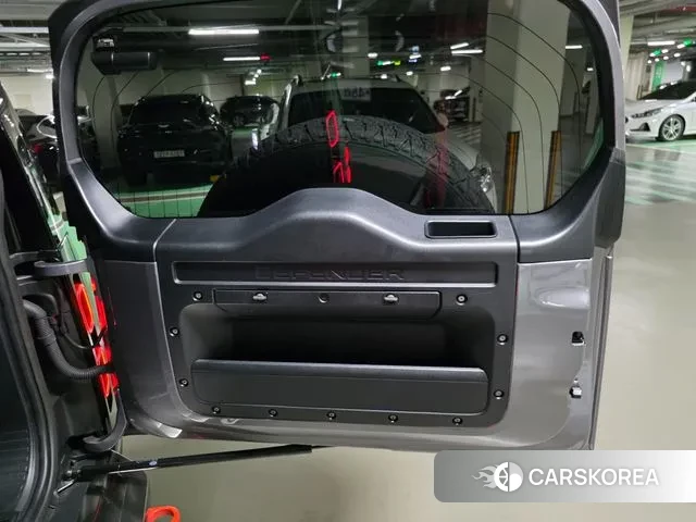 Land Rover Defender (L663) 2023 Серебряный двухцветный из Кореи, фото 4