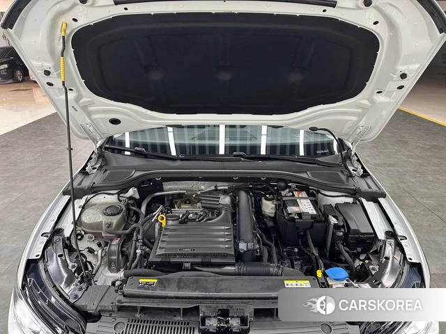 Volkswagen Golf 2021 Белый из Китая, фото 4
