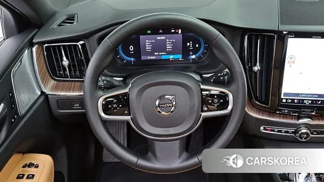 Volvo XC60 second Generation 2022 Белый из Кореи, фото 4