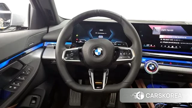 BMW 5 Series (G60) 2025 Светло-серебряный цвет из Кореи, фото 4