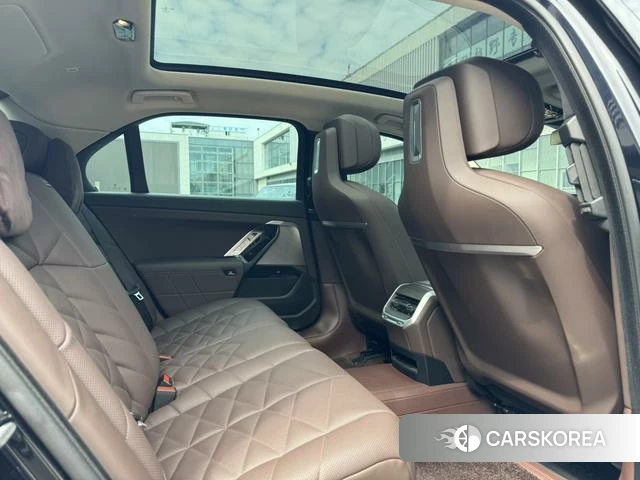BMW 7 series 2024 Черный из Китая, фото 4