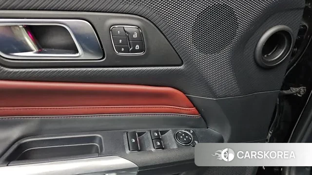 Ford Mustang 7th Generation 2024 Черный из Кореи, фото 4