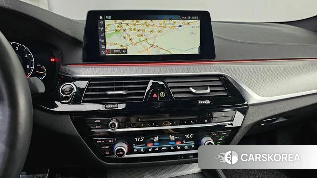 BMW 5 Series (G30) 2019 Белый из Кореи, фото 4