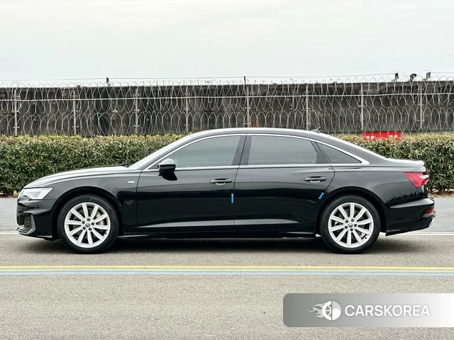 Audi A6L 2022 Черный из Китая, фото 4
