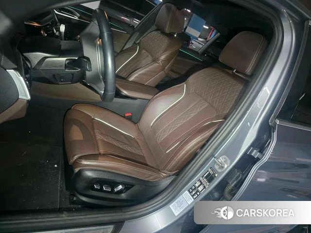 BMW 5 Series (G30) 2023 Серебристо-серый из Кореи, фото 4