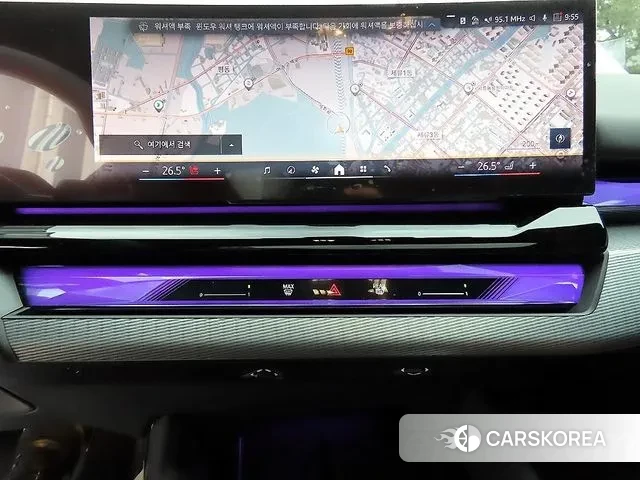 BMW 5 Series (G60) 2025 Серебристо-серый из Кореи, фото 4