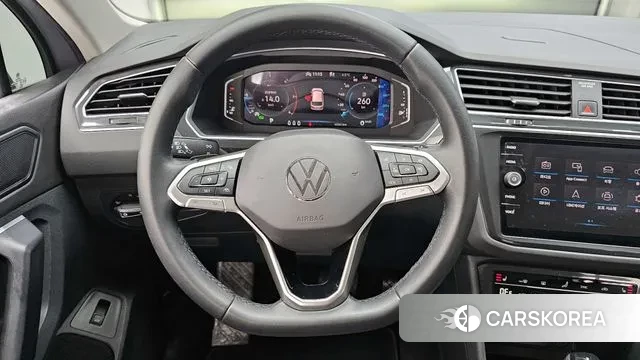 Volkswagen Tiguan second Generation 2022 Серебристо-серый из Кореи, фото 4