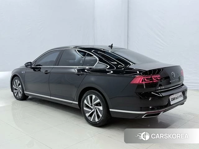 Volkswagen Magotan PHEV 2023 Черный из Китая, фото 4