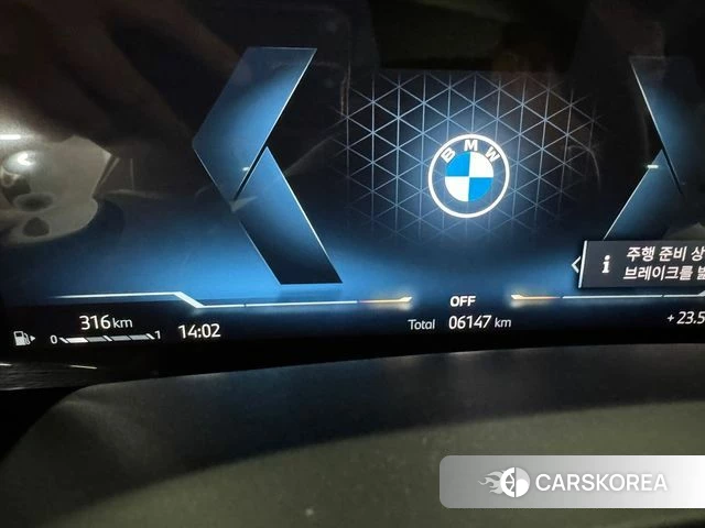 BMW X6 (G06) 2026 Светло-серебряный цвет из Кореи, фото 4