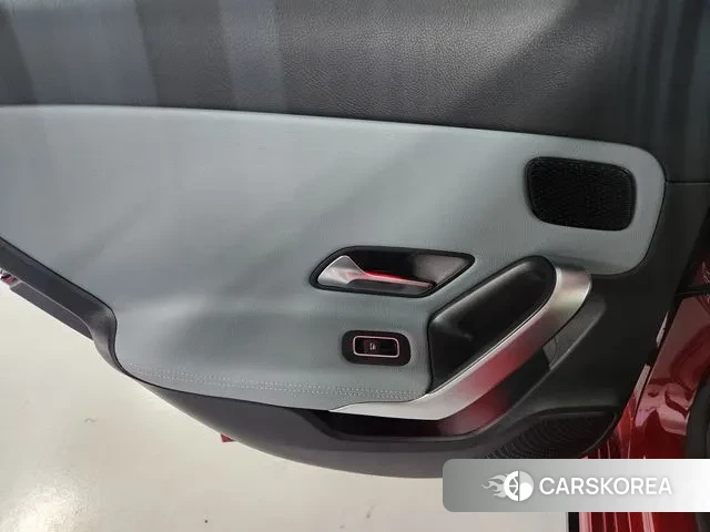 Mercedes-Benz A-Class W177 2024 Красный из Кореи, фото 4