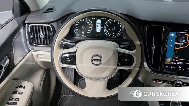 Volvo S60 3rd generation 2022 Белый из Кореи, фото 4