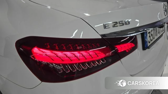 Mercedes-Benz E-Class W213 2022 Белый из Кореи, фото 4