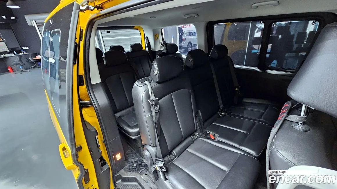 Hyundai Staria 2022 Желтый из Кореи, фото 4