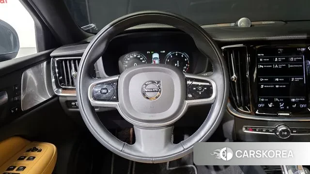 Volvo S60 3rd generation 2021 Серебристо-серый из Кореи, фото 4