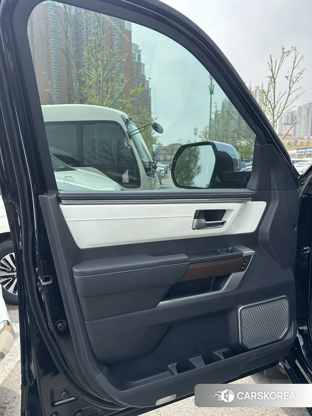 Toyota Sequoia 2026 Черный из Китая, фото 4