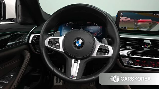 BMW 5 Series (G30) 2023 Белый из Кореи, фото 4