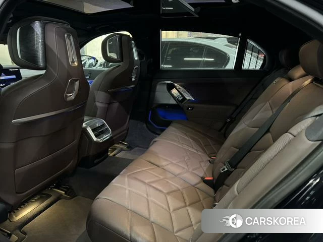 BMW 7 series 2025 Черный из Китая, фото 4