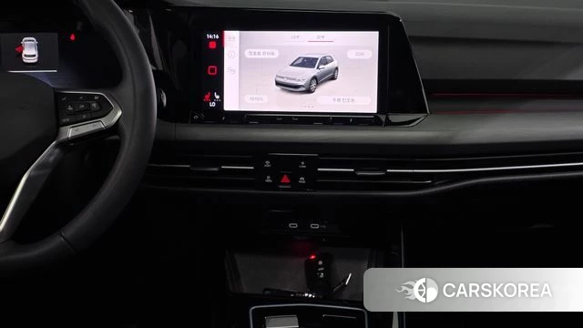 Volkswagen Golf 8th Generation 2024 Белый из Кореи, фото 4