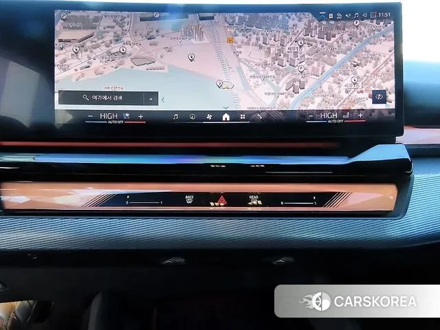 BMW 5 Series (G60) 2025 Белый из Кореи, фото 4