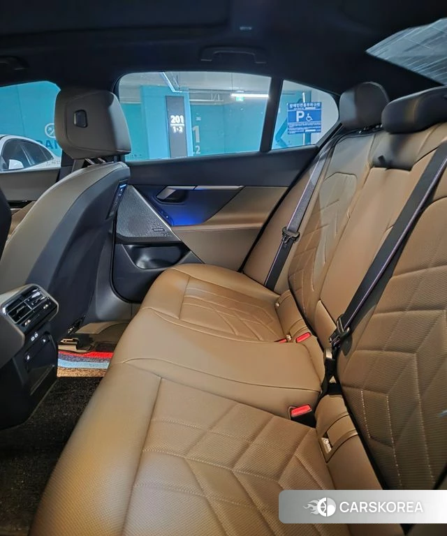 BMW 5 Series (G60) 2024 Белый из Кореи, фото 4