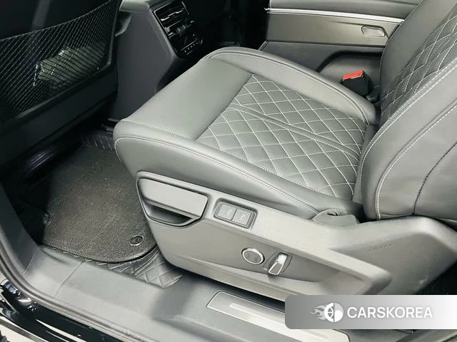 Audi Q6 2024 Черный из Китая, фото 4