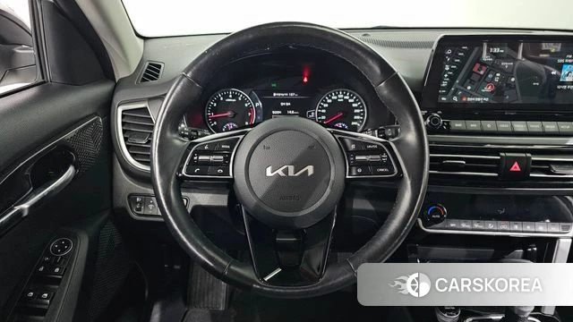 Kia Seltos 2022 Белый из Кореи, фото 4