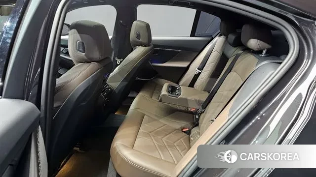 BMW 5 Series (G60) 2024 Серый из Кореи, фото 4