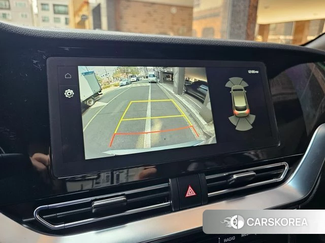 Kia Niro Plus 2023 Серебряный из Кореи, фото 4