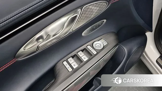 Genesis GV70 2023 Белый из Кореи, фото 4