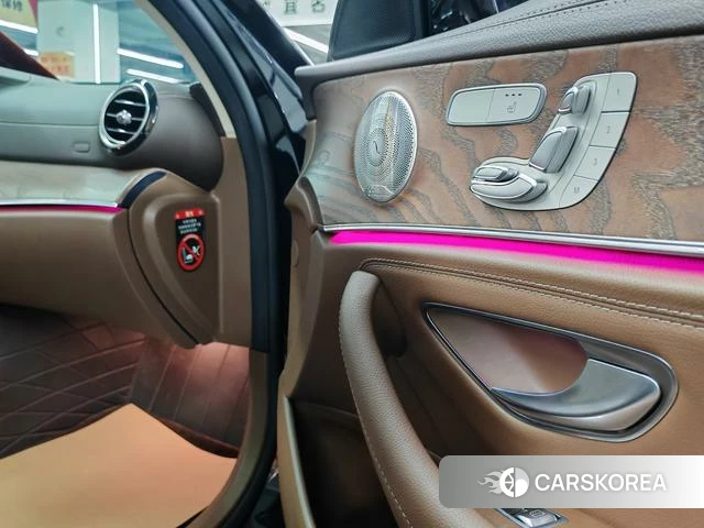 Mercedes-Benz E-class 2023 Черный из Китая, фото 4