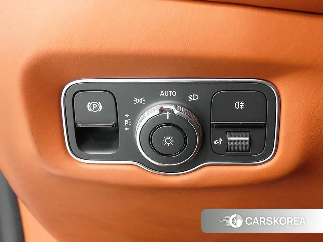 Aston Martin DB11 2023 Темно-зеленый из Кореи, фото 4