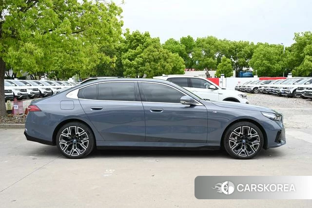BMW i5 2024 Темно-серый из Китая, фото 4