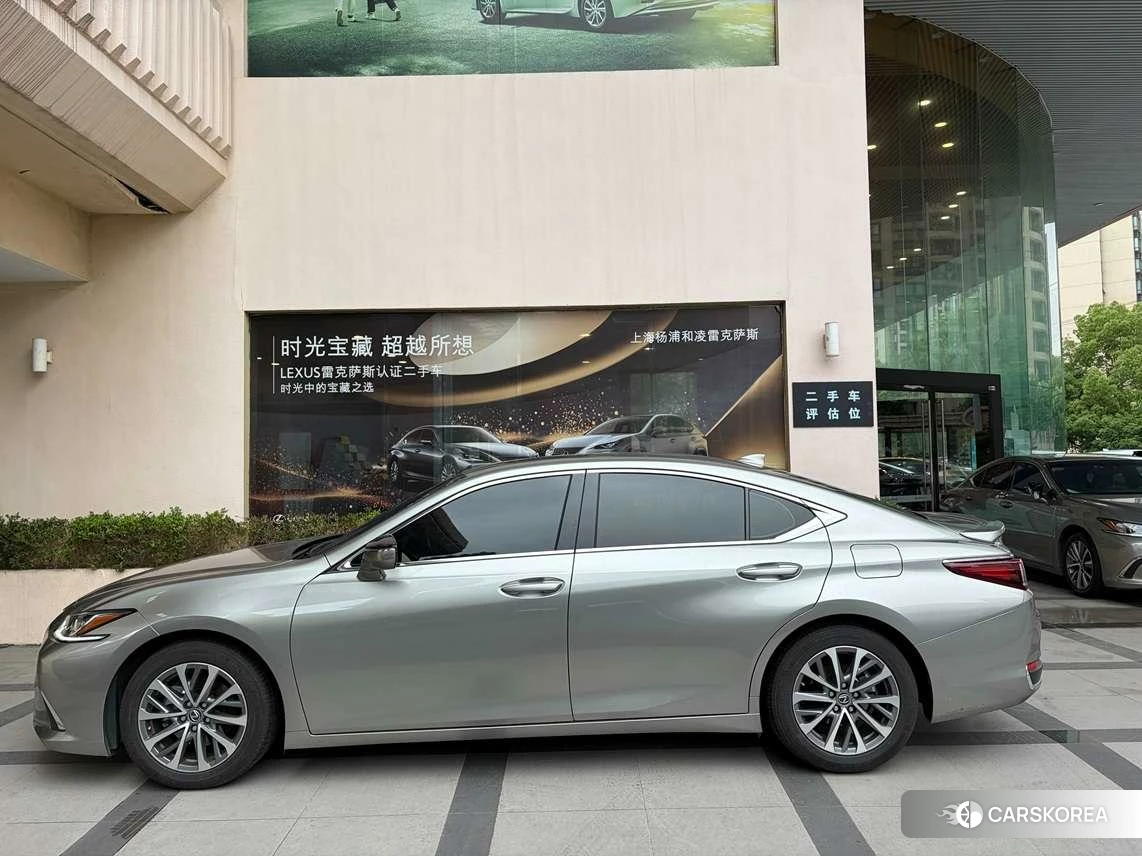 Lexus ES 2022 Серебристо-серый из Китая, фото 4