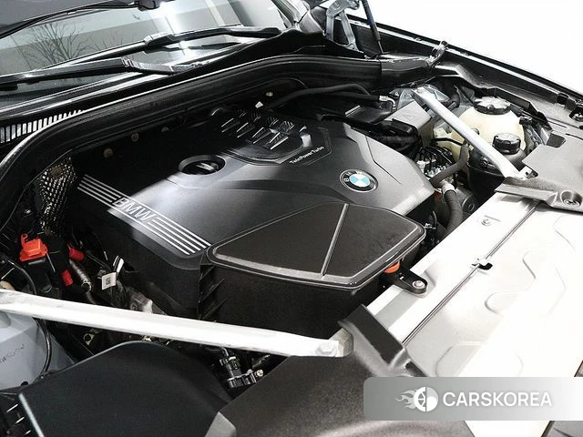 BMW X3 (G01) 2024 Светло-серебряный цвет из Кореи, фото 4