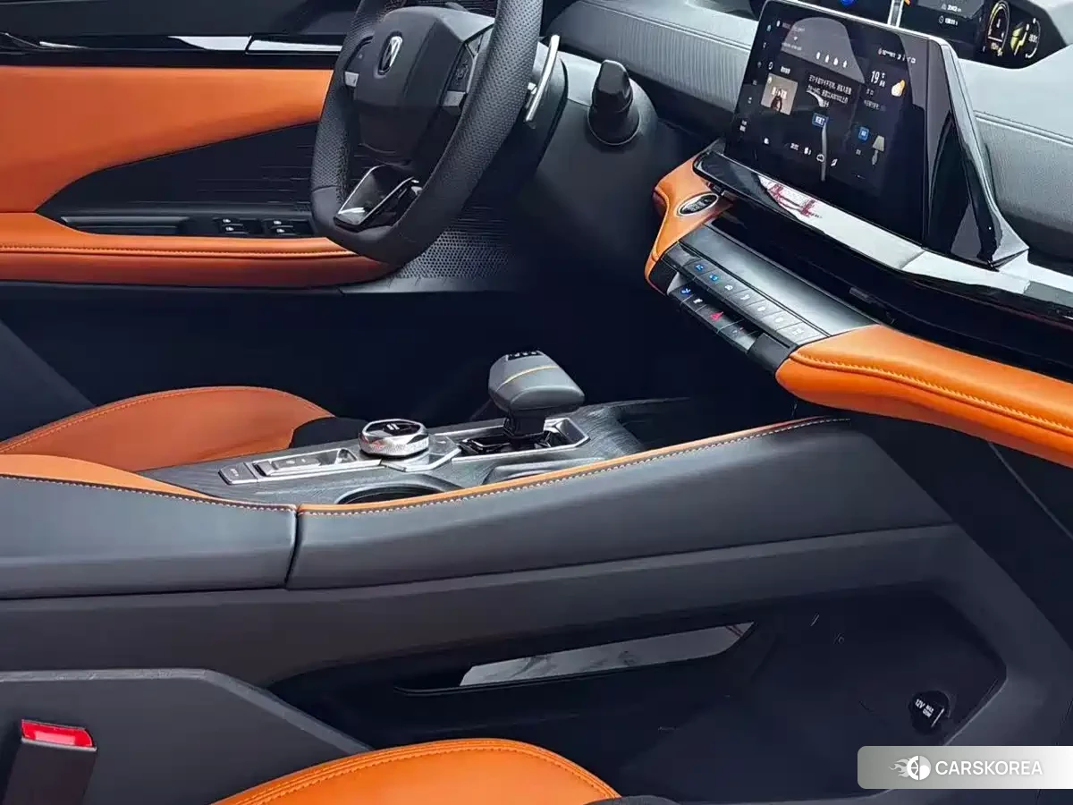 Chang'an Changan UNI-V 2023 Белый из Китая, фото 4