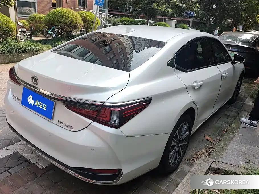 Lexus ES 2023 Белый из Китая, фото 4