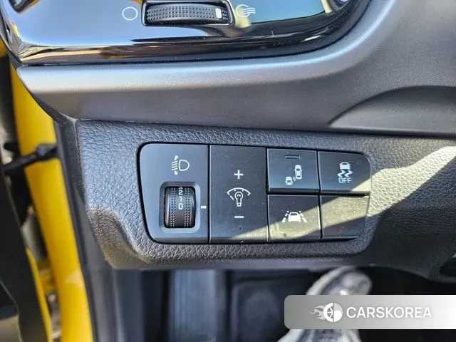 Kia Stonic 2018 Желтый из Кореи, фото 4