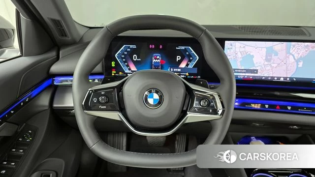 BMW 5 Series (G60) 2025 Черный из Кореи, фото 4