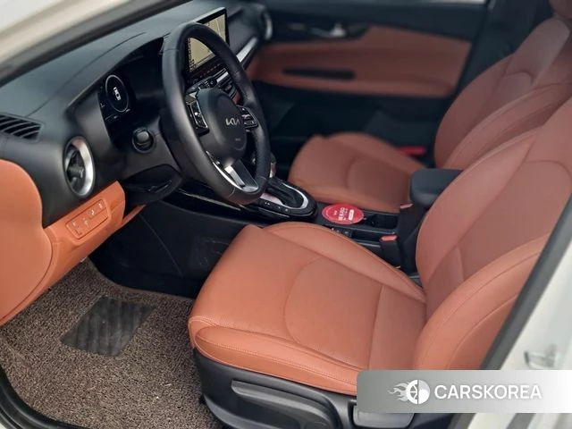 Kia The New K3 2nd generation 2023 Белый из Кореи, фото 4