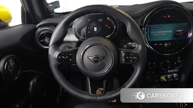 Mini Cooper Electric 2023 Черный из Кореи, фото 4