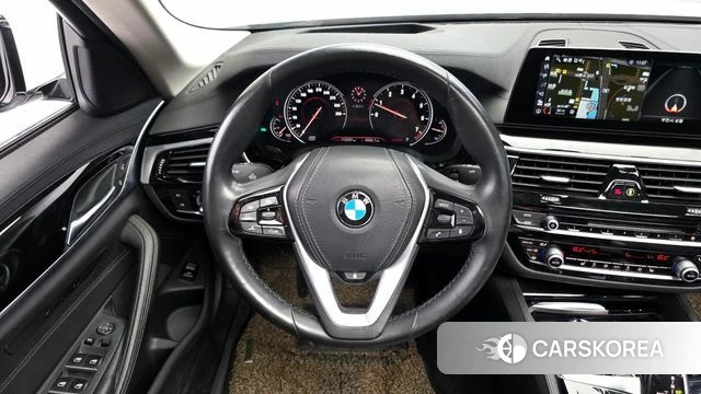 BMW 5 Series (G30) 2018 Белый из Кореи, фото 4