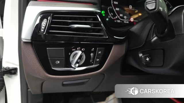 BMW 5 Series (G30) 2022 Белый из Кореи, фото 4