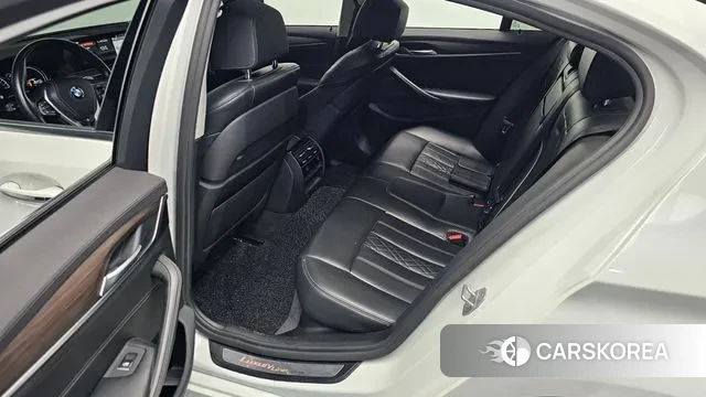 BMW 5 Series (G30) 2018 Белый из Кореи, фото 4