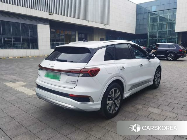 Audi Q4 e-tron 2023 Белый из Китая, фото 4