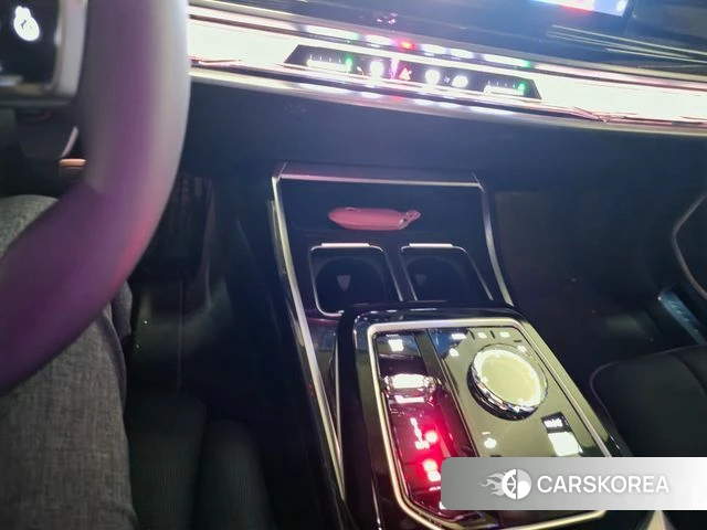 BMW 7 Series (G70) 2025 Черный из Кореи, фото 4